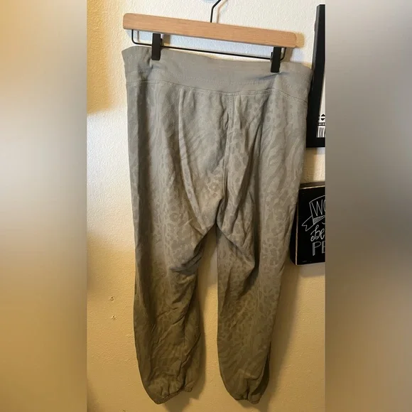 X-large Calvin Klein sweats - Picture 4 of 5